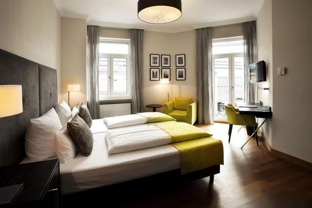 Premium bedding, in-room safe, desk, laptop workspace