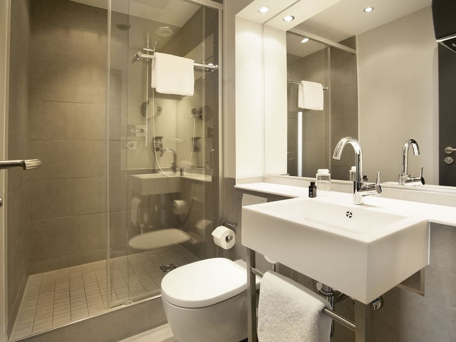 Shower, free toiletries, hair dryer, towels