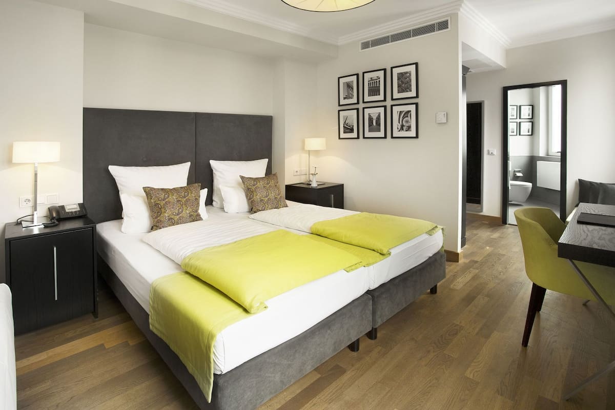 Premium bedding, in-room safe, desk, laptop workspace