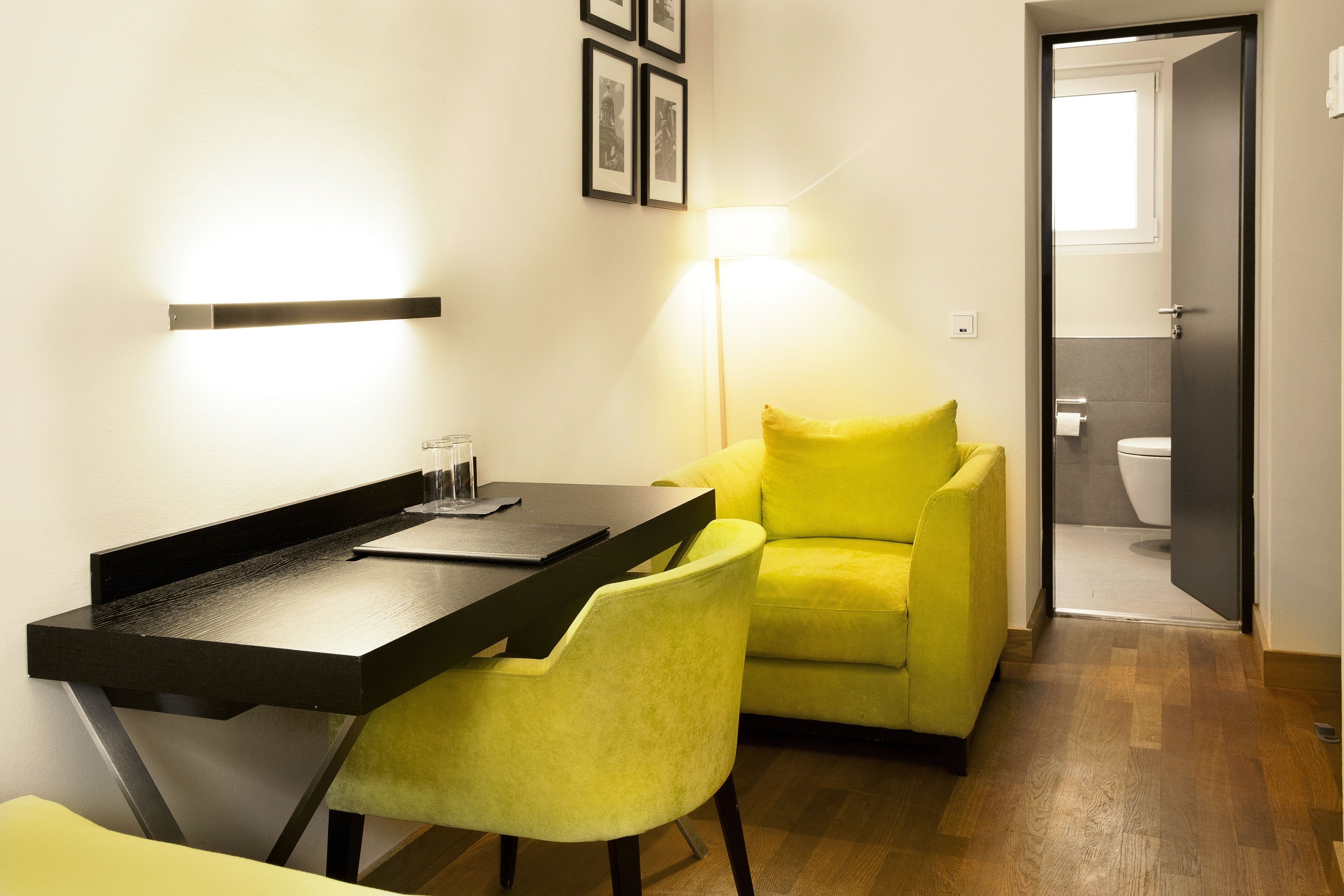 standard double or twin room | premium bedding, in-room safe, desk, laptop workspace