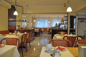 供應早餐 (每人 EUR5.00)