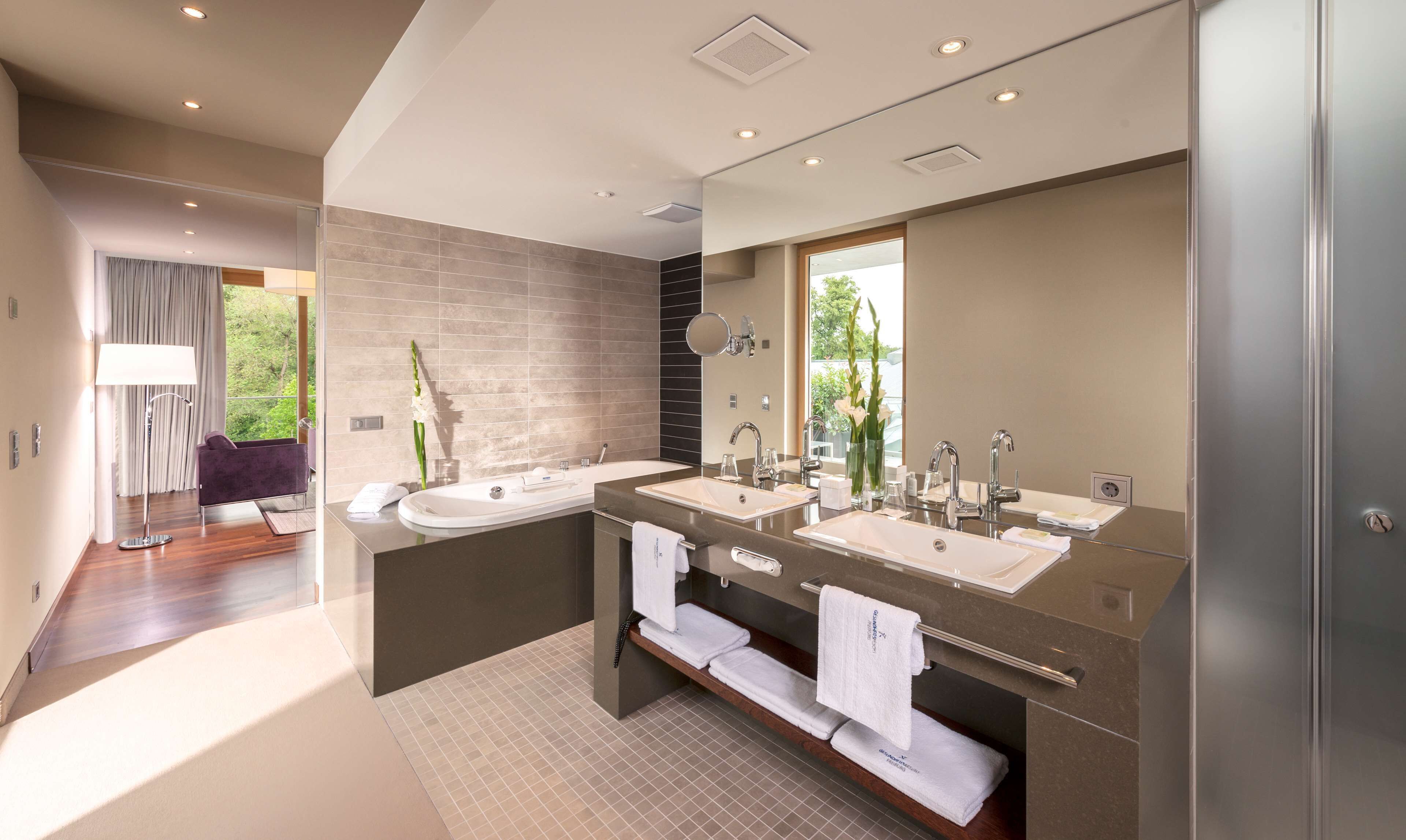 1 bedroom, hypo-allergenic bedding, minibar, in-room safe