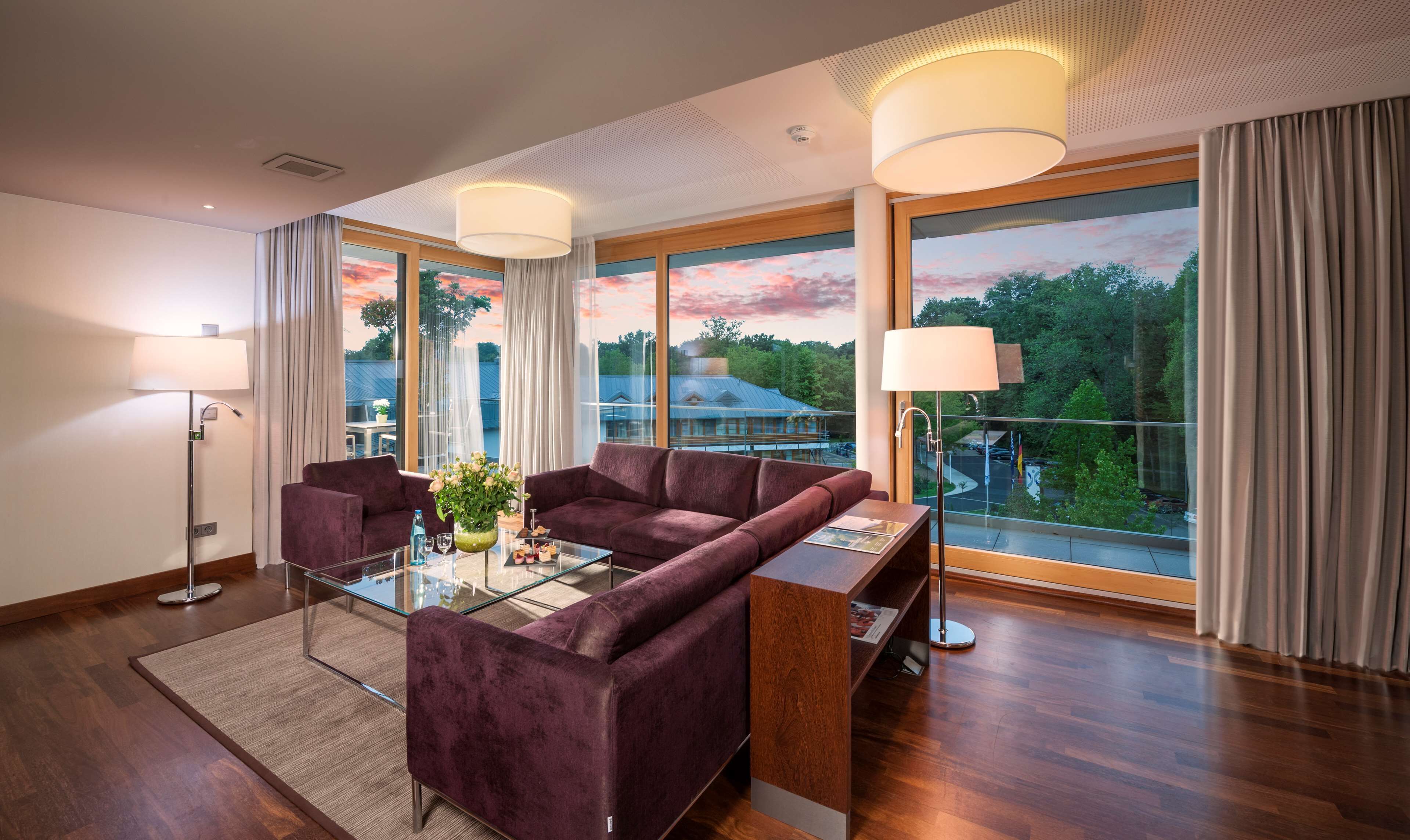 Hypo-allergenic bedding, minibar, in-room safe, desk