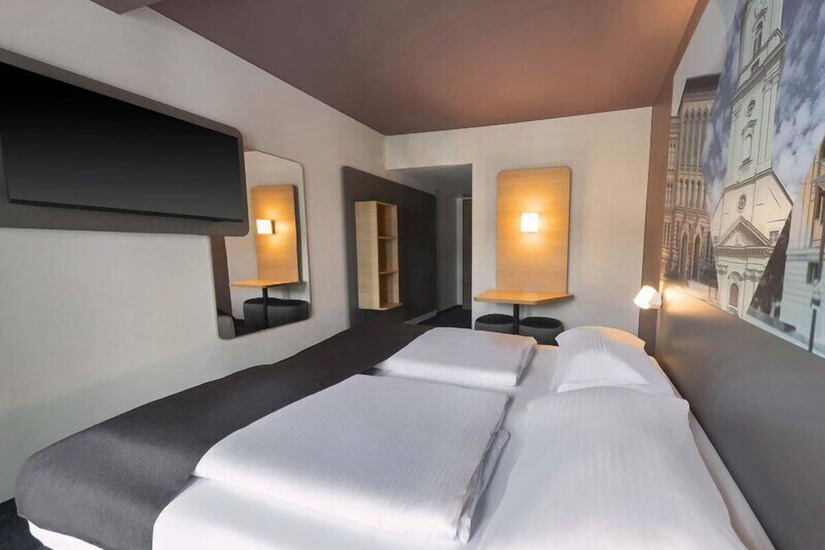 Double Room | Hypo-allergenic bedding available, desk, soundproofing, WiFi (free)