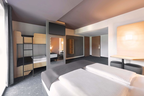 Hypo-allergenic bedding available, desk, soundproofing, WiFi (free)