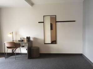Hypo-allergenic bedding, desk, soundproofing, free WiFi