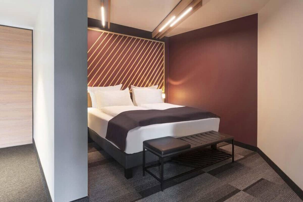 Premium Double Room | Hypo-allergenic bedding available, desk, soundproofing, WiFi (free)