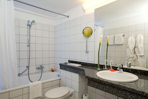 Miljøvenlige toiletartikler, hårtørrer, badekåber, håndklæder