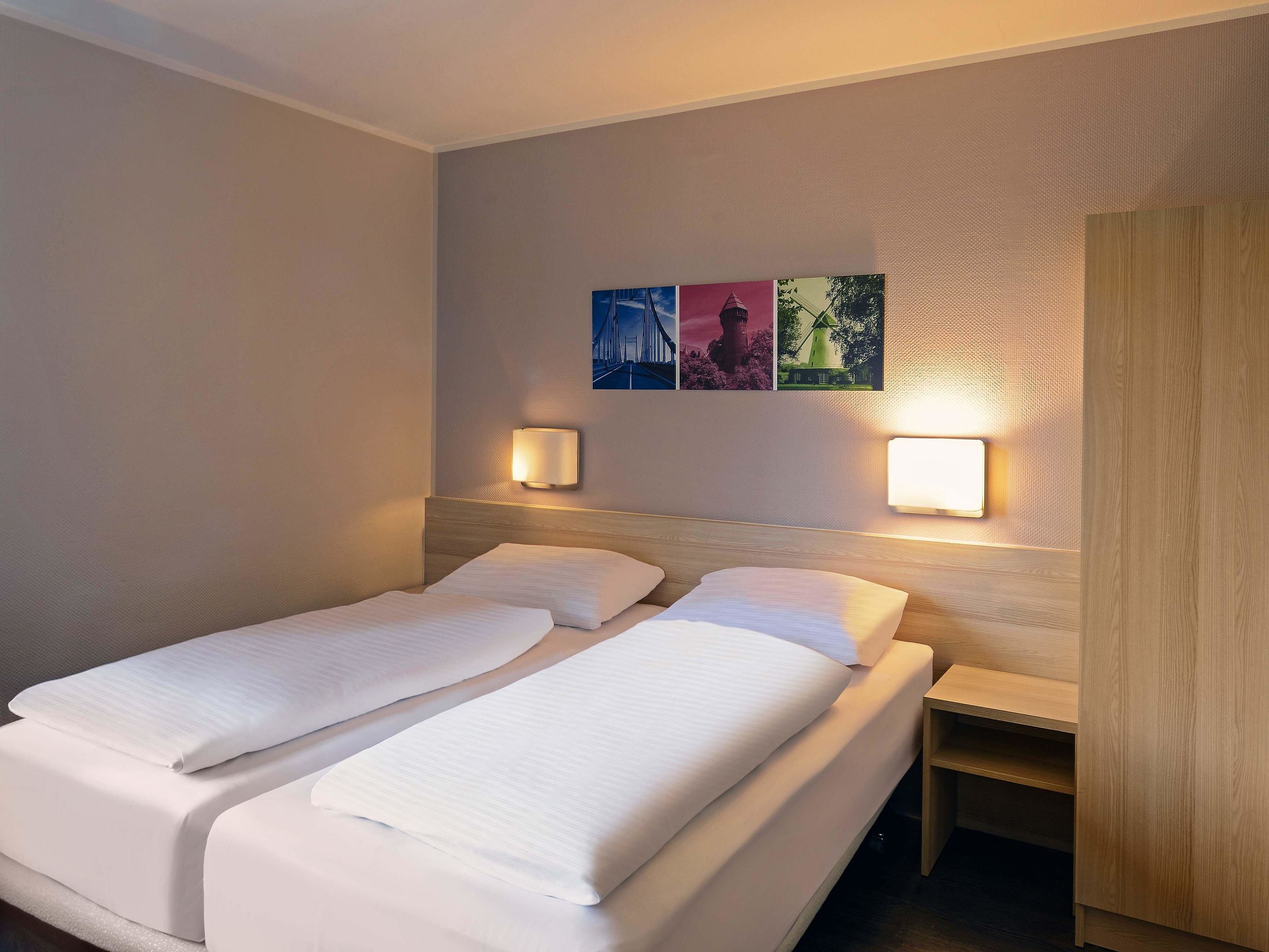 Literie de qualité, coffre-fort, bureau, rideaux d’obscurcissement