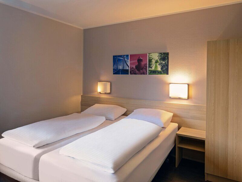 Twin Room | Premium bedding, in-room safe, desk, blackout drapes