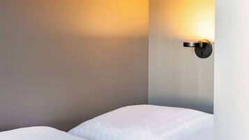 1 Schlafzimmer, hochwertige Bettwaren, Zimmersafe, Schreibtisch