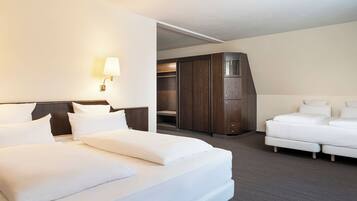 Familienzimmer, 1Â King-Bett | Minibar, Zimmersafe, Schreibtisch, BĂŒgeleisen/BĂŒgelbrett