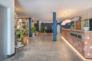 ฝ่ายต้อนรับ