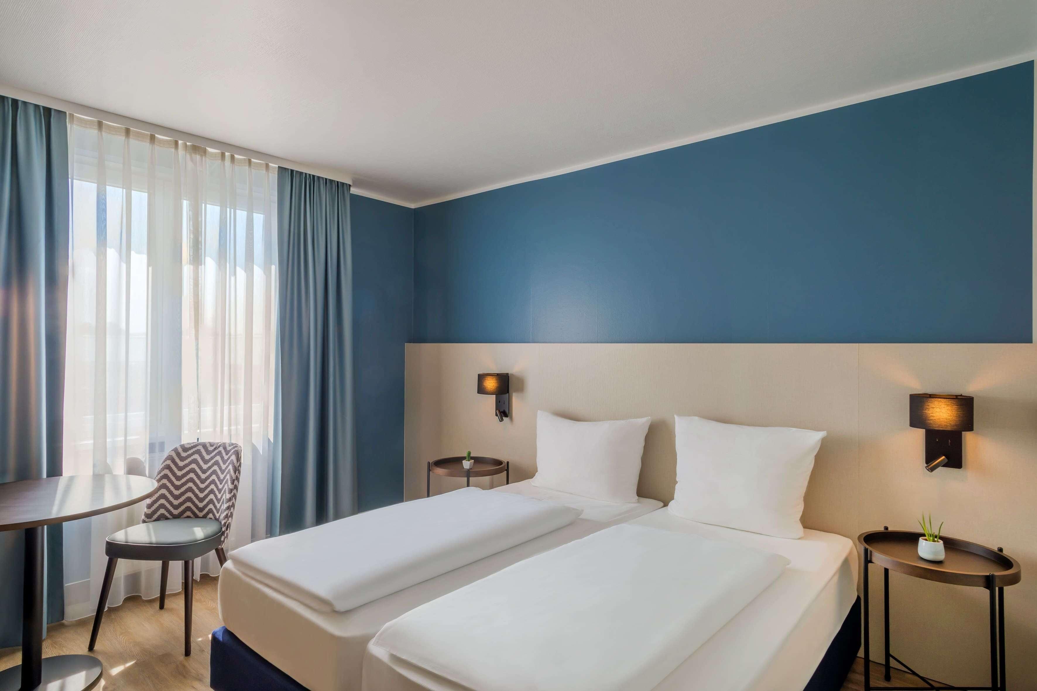 Hypo-allergenic bedding, in-room safe, desk, soundproofing