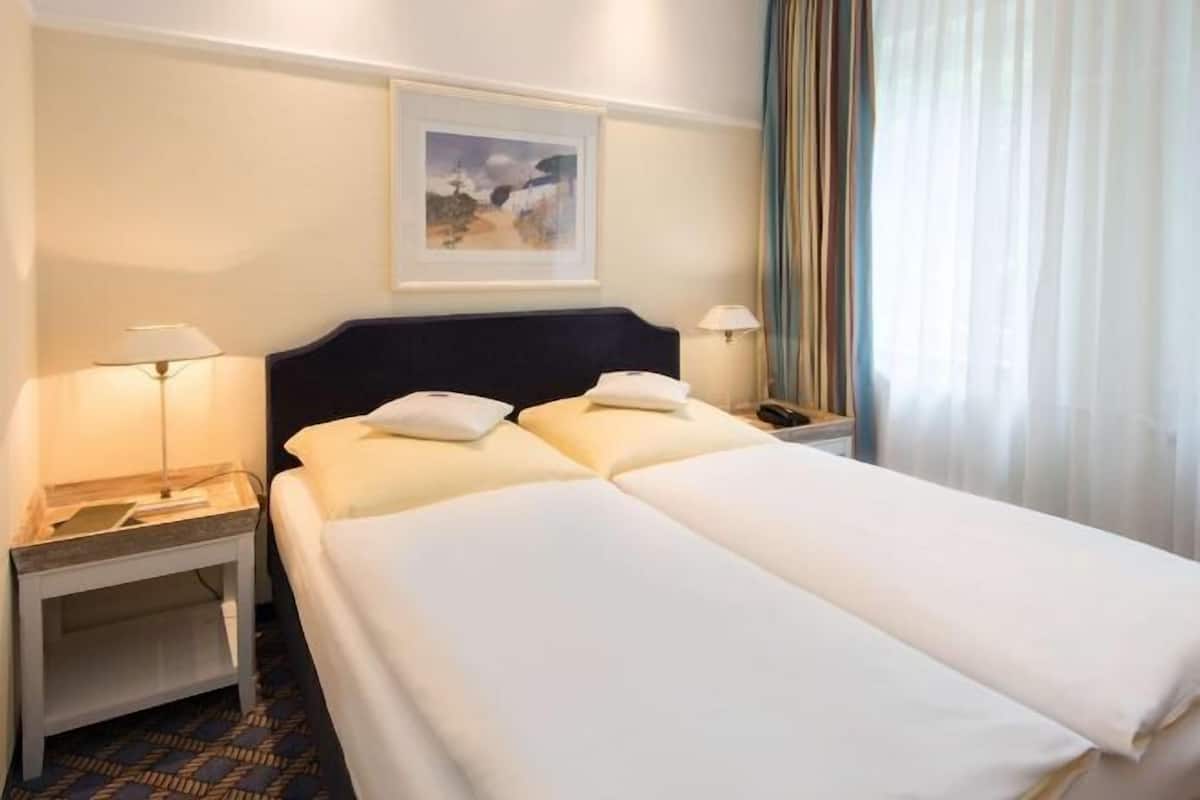Hypo-allergenic bedding, minibar, in-room safe, desk