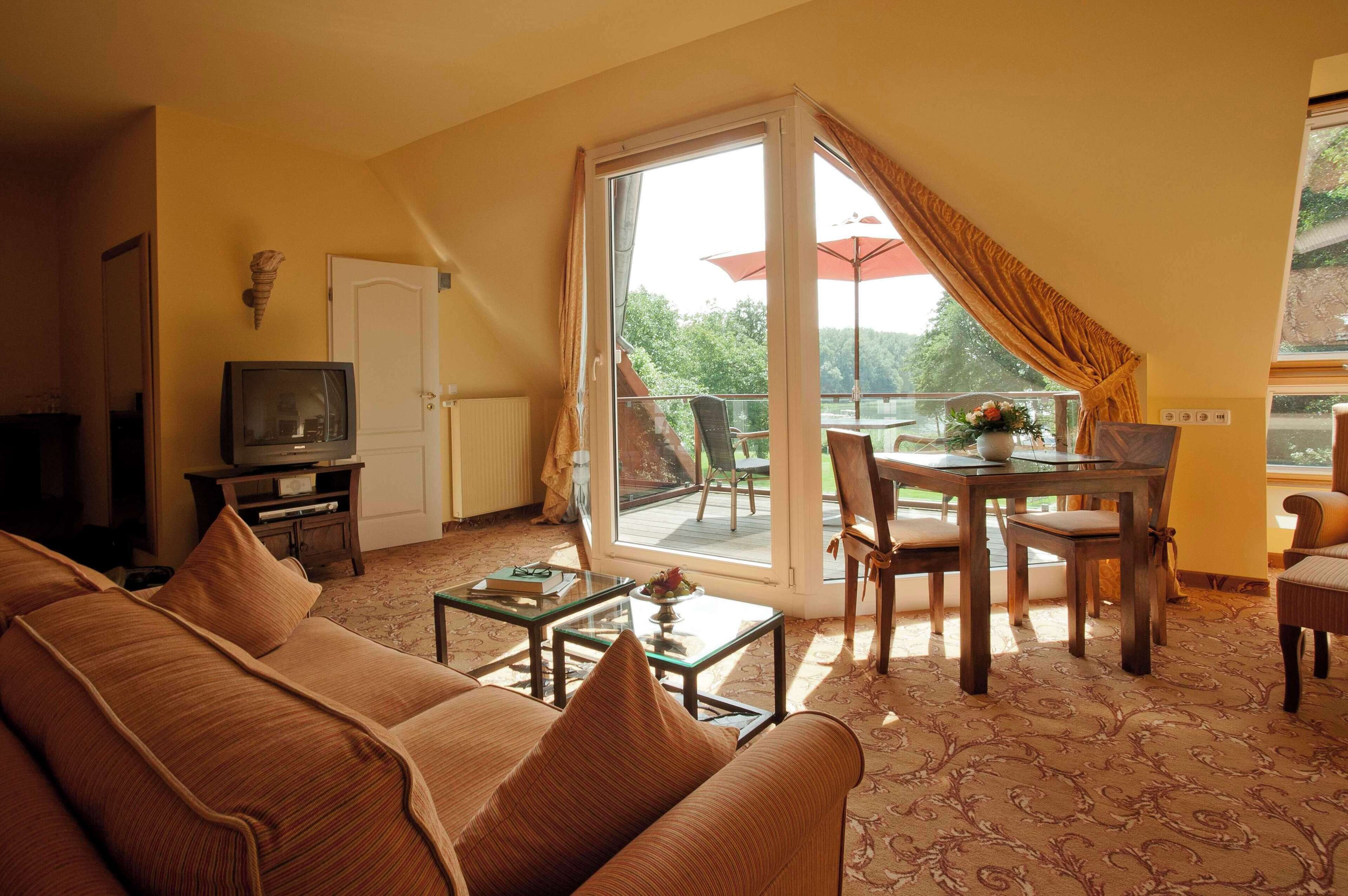 Suite, 1 Double Bed (Separate Living Room;with Sofabed) | Hypo-allergenic bedding available, minibar, in-room safe, desk