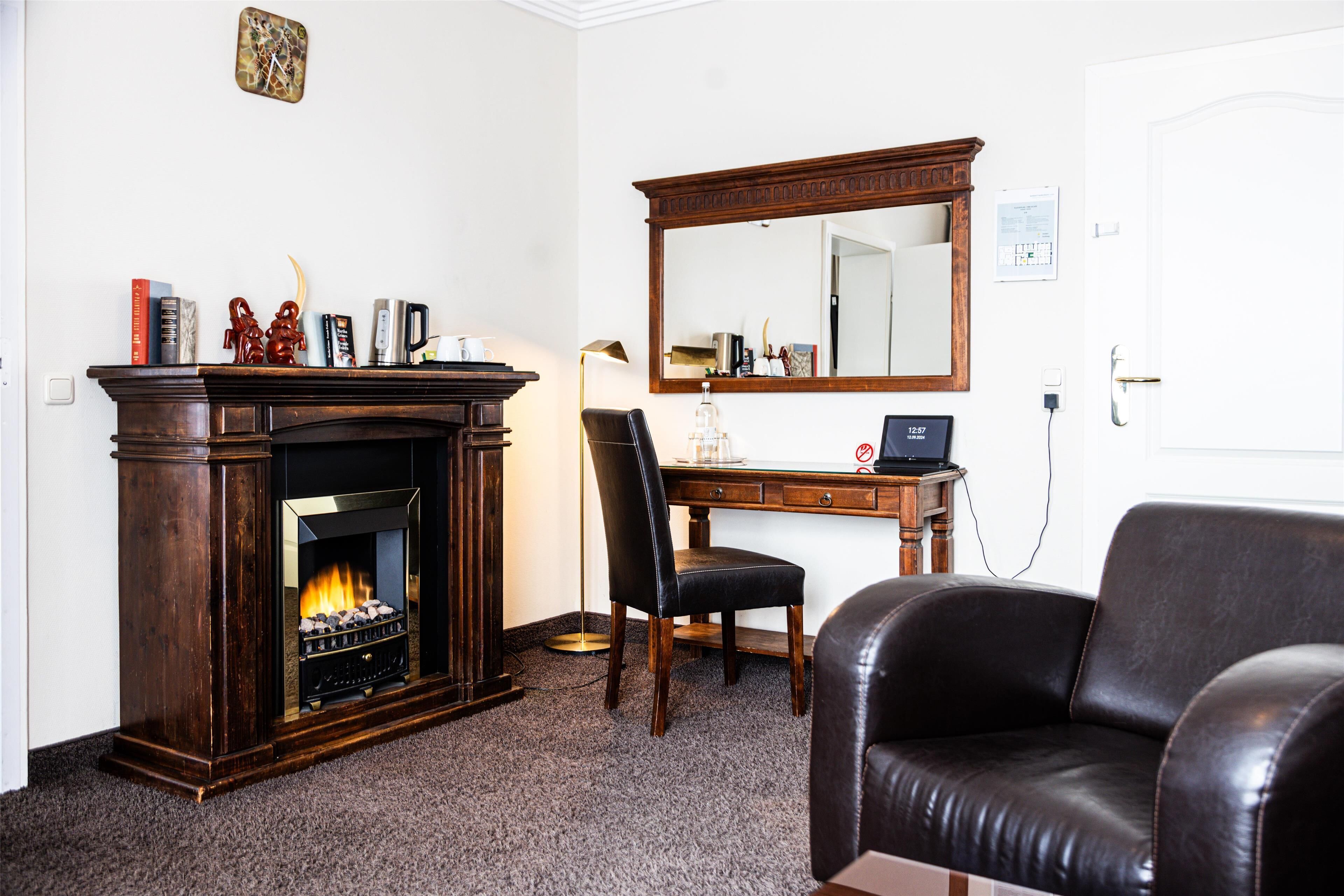 suite, 1 double bed (separate living room;with sofabed) | hypo-allergenic bedding, minibar, in-room safe, desk