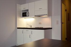 高級單人房 | 私人廚房 | 雪櫃、微波爐、爐具、廚房用具/餐具/器皿
