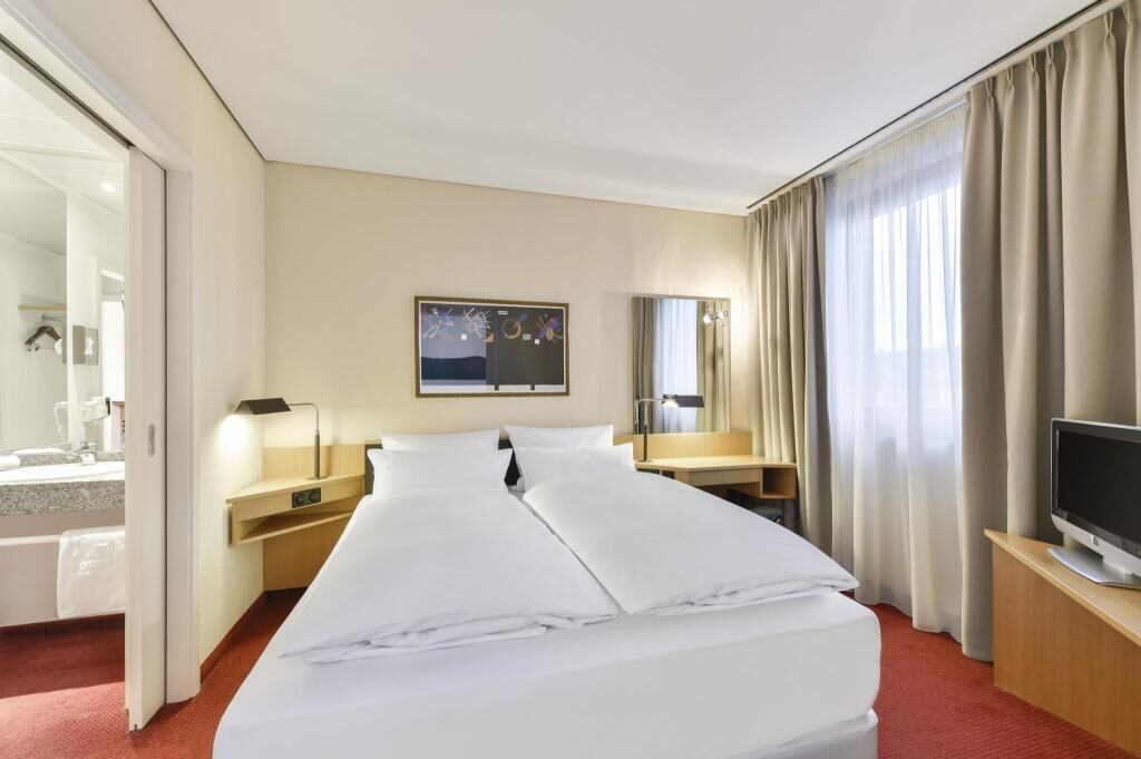 Luxe beddengoed, een kluis op de kamer, een bureau