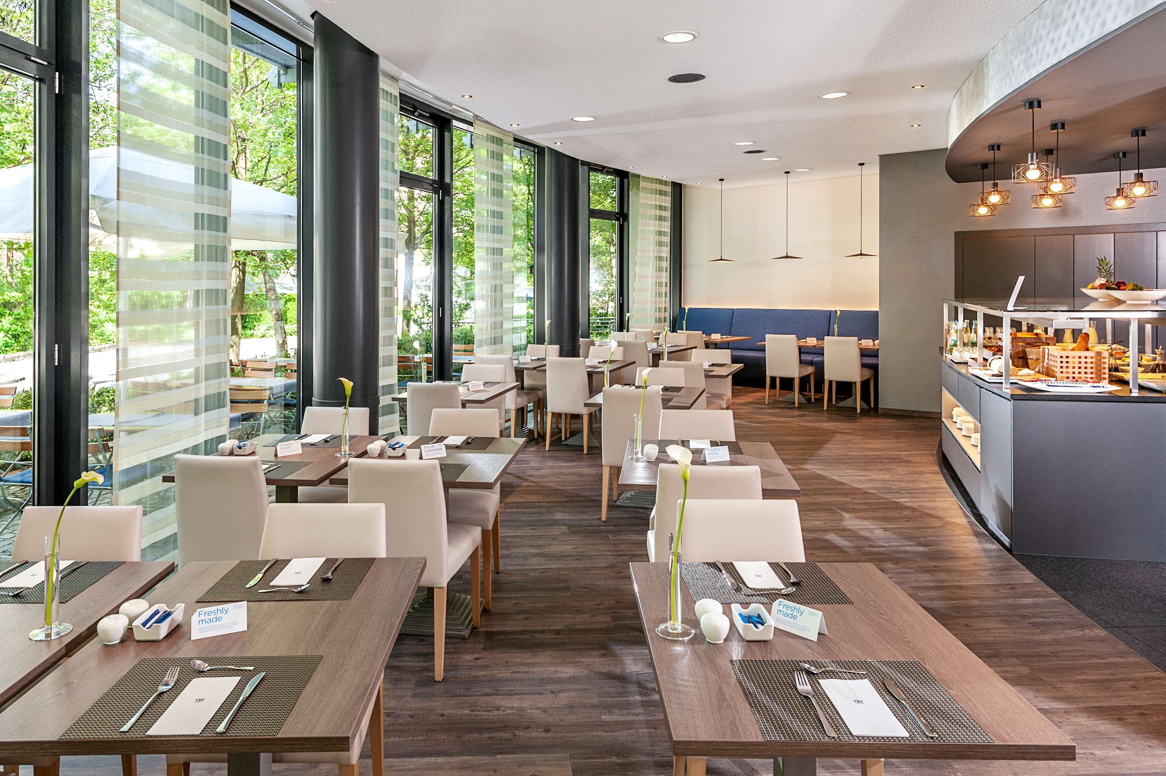 daily buffet breakfast for a fee