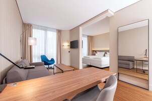 Premium bedding, in-room safe, desk, blackout drapes