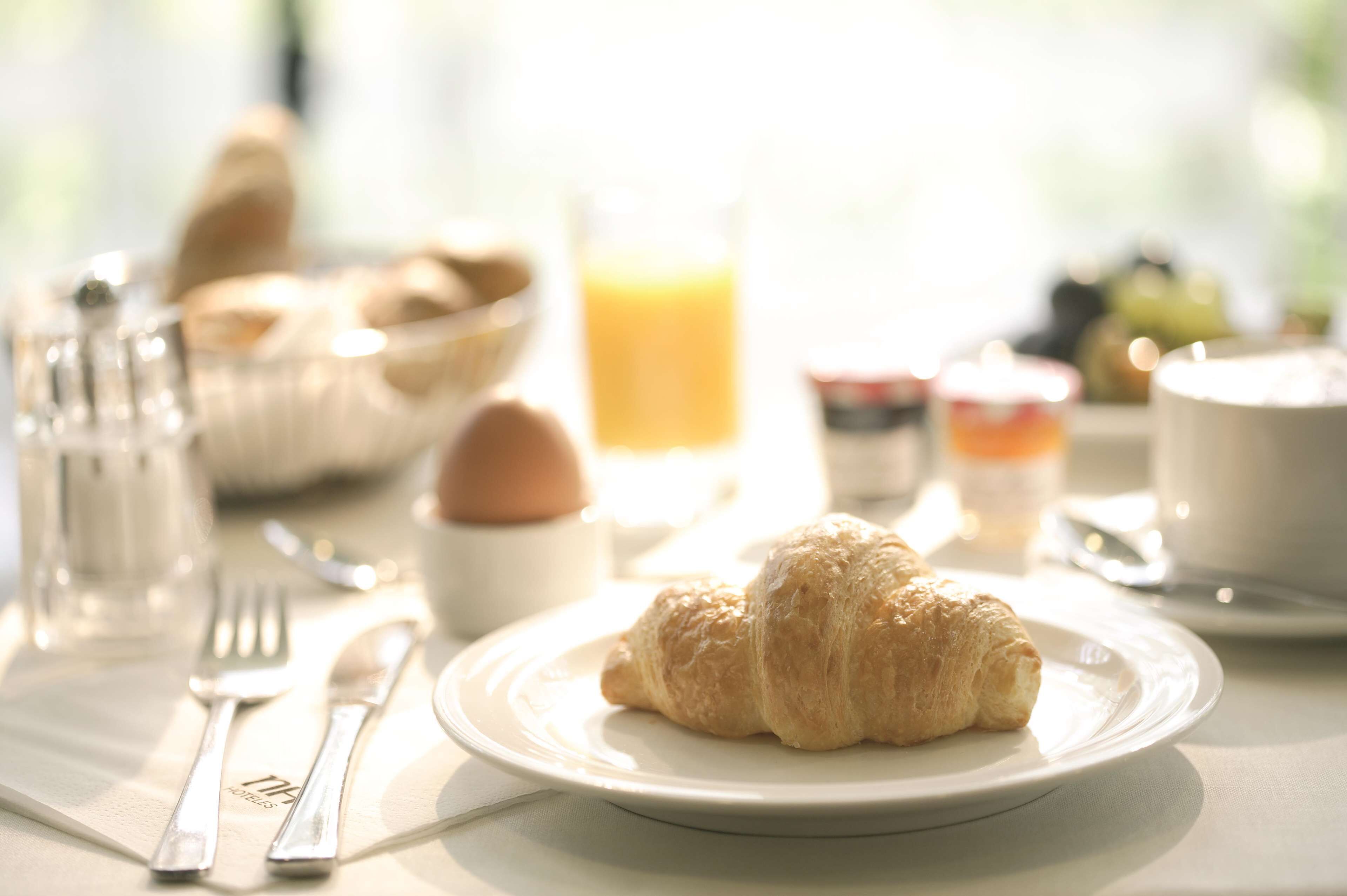 daily buffet breakfast for a fee