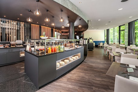 Daily buffet breakfast for a fee. NH München Unterhaching