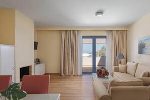 Presidential Suite | Living area | 40-inch TV with satellite channels - Alkyon Resort Hotel & Spa (Velo-Vocha)
