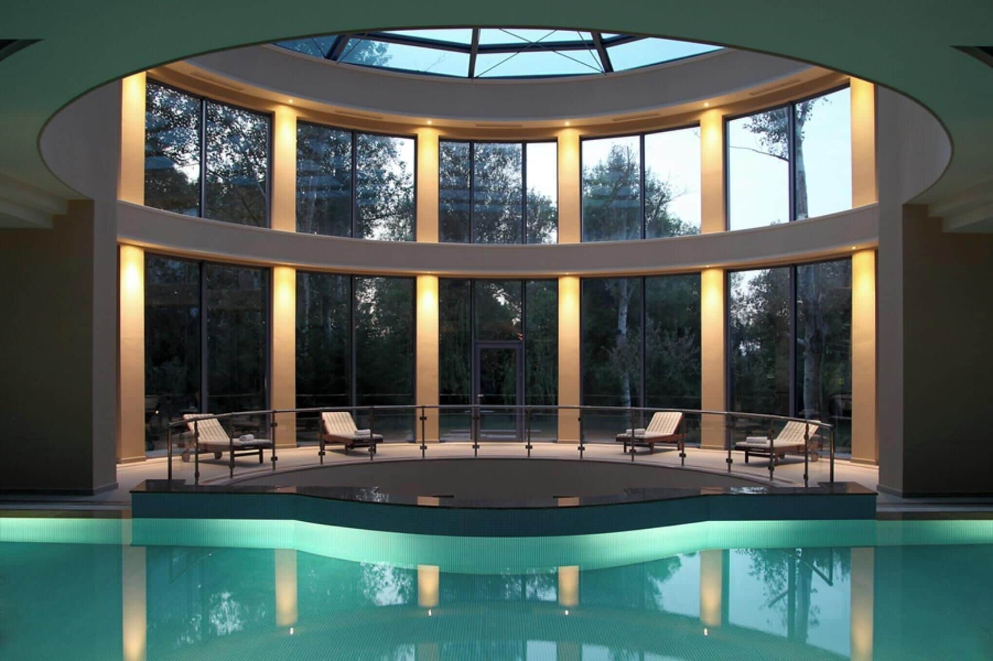 3 outdoor pools, pool umbrellas, pool loungers