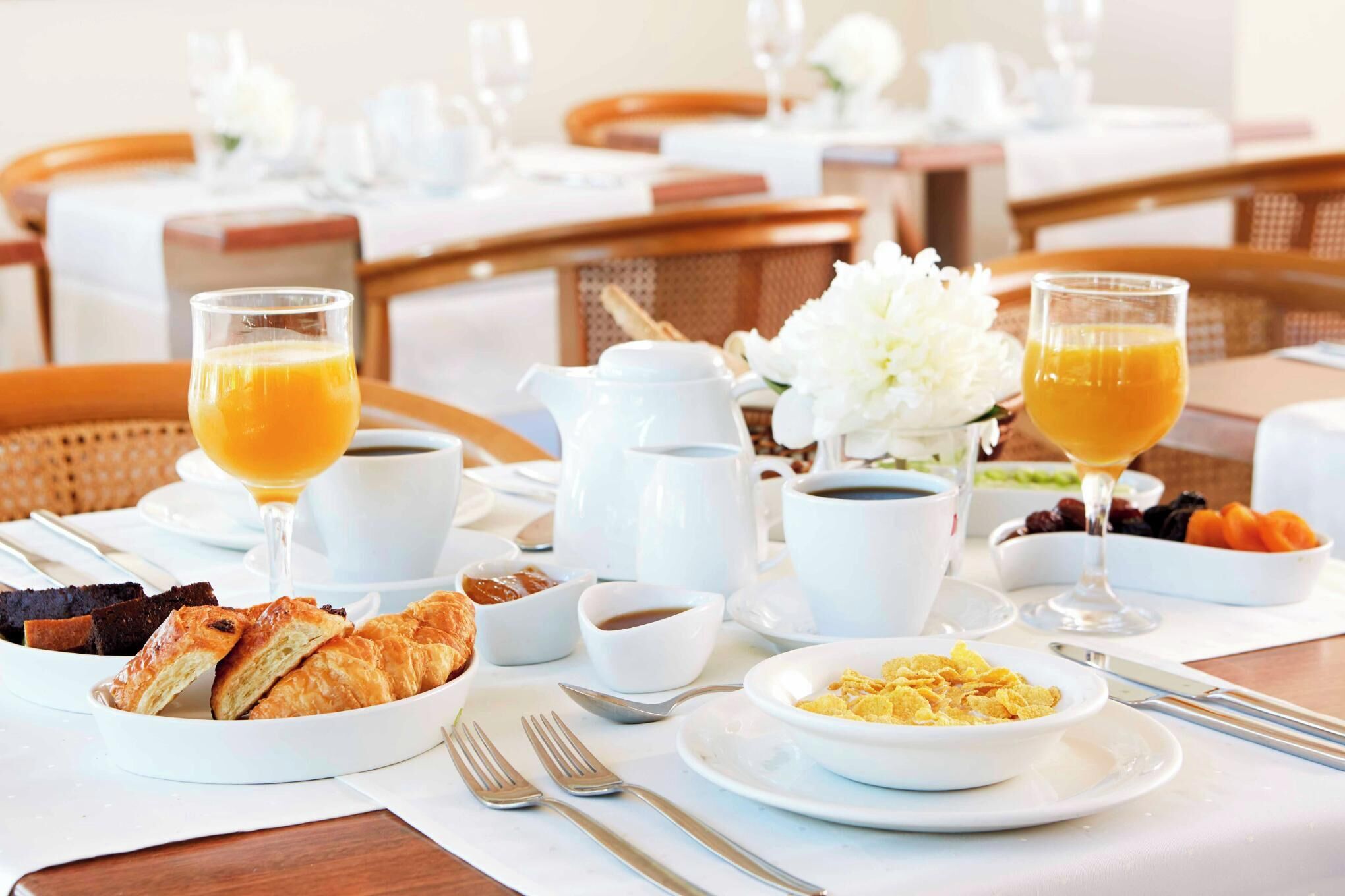 daily buffet breakfast (eur 20 per person)