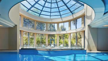 3 outdoor pools, pool umbrellas, sun loungers
