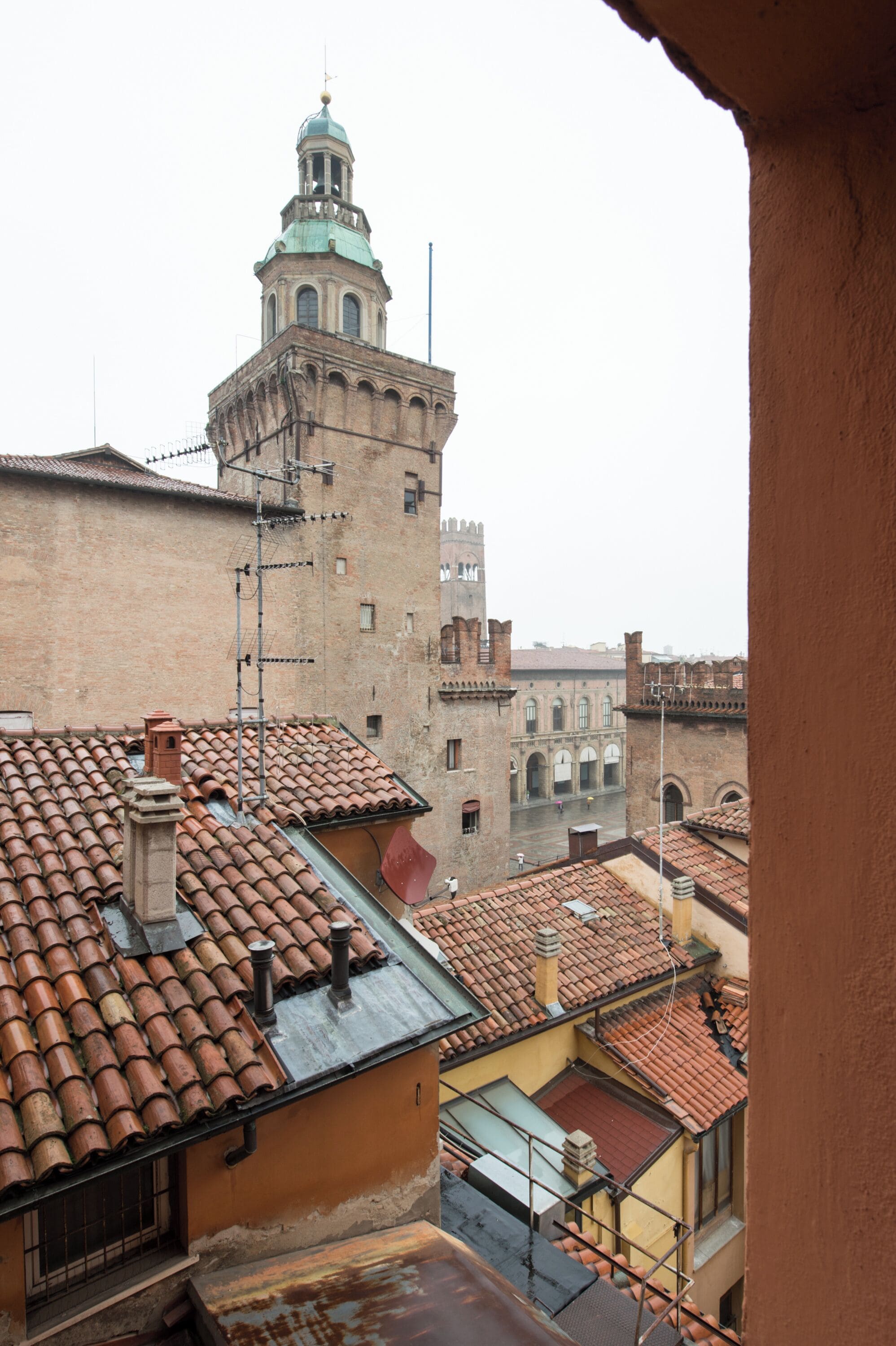 A view of a historic building with a tower and a courtyard.
