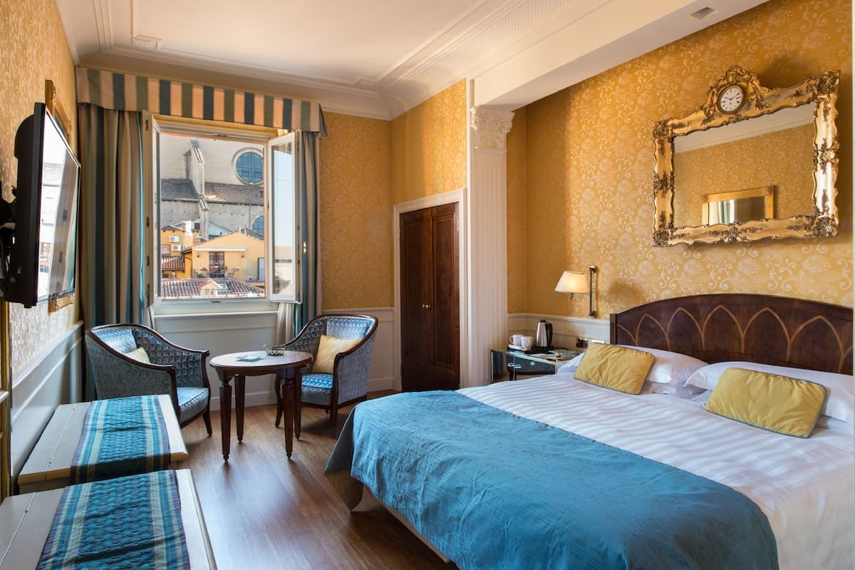 Deluxe-Suite (Sulla Via della Seta) | Allergikerbettwaren, Daunenbettdecken, Zimmersafe, Verdunkelungsvorhänge