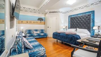 Hypo-allergenic bedding, in-room safe, blackout drapes, soundproofing