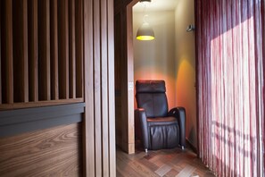 Appartamento Deluxe, edificio separato (PALAZZO) | 1 camera, biancheria da letto ipoallergenica, una cassaforte in camera