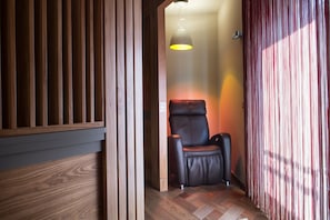Appartamento Deluxe, edificio separato (PALAZZO) | 1 camera, biancheria da letto ipoallergenica, una cassaforte in camera