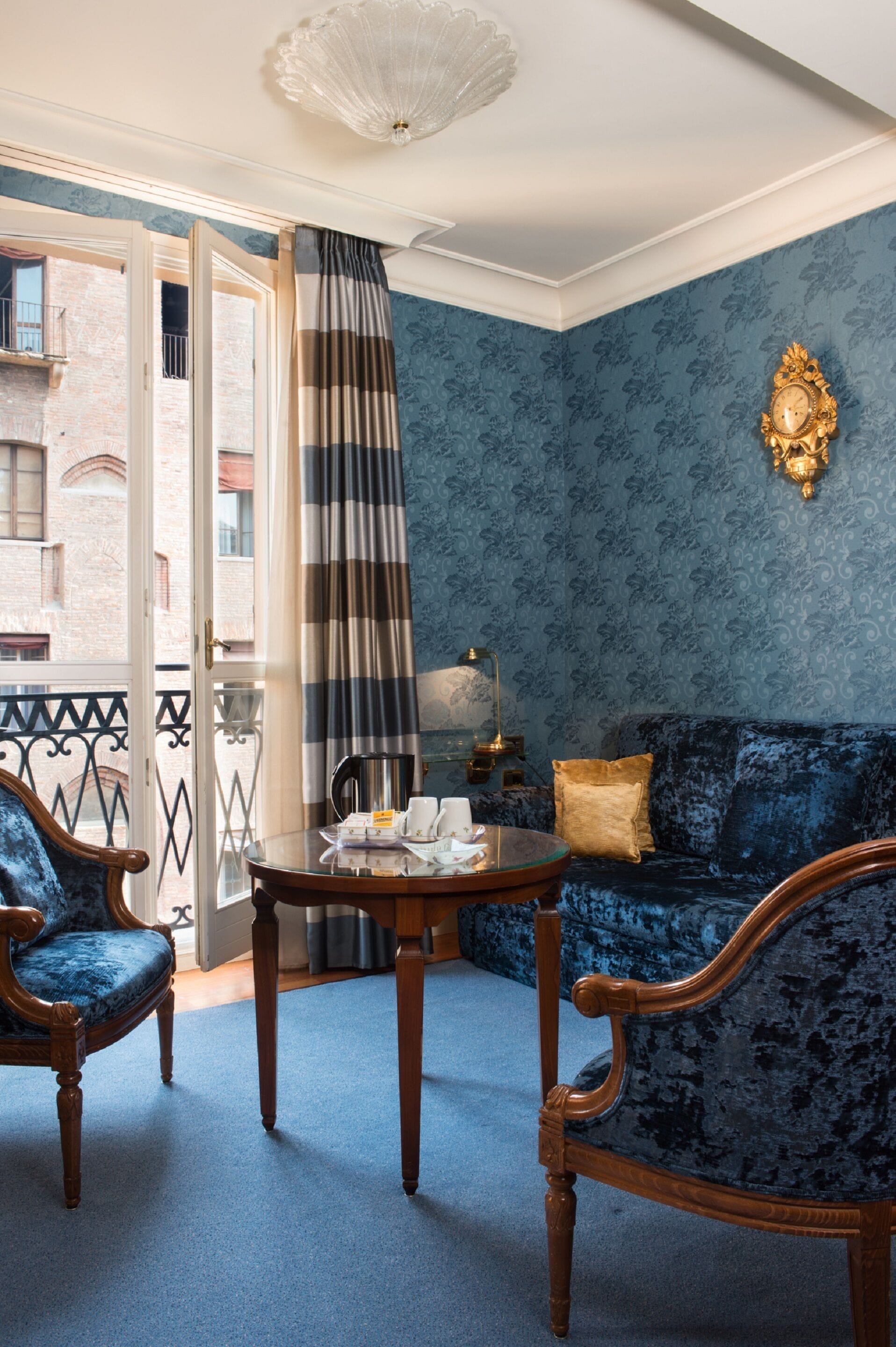 suite, 1 double bed with sofa bed | 1 bedroom, hypo-allergenic bedding, in-room safe, blackout curtains