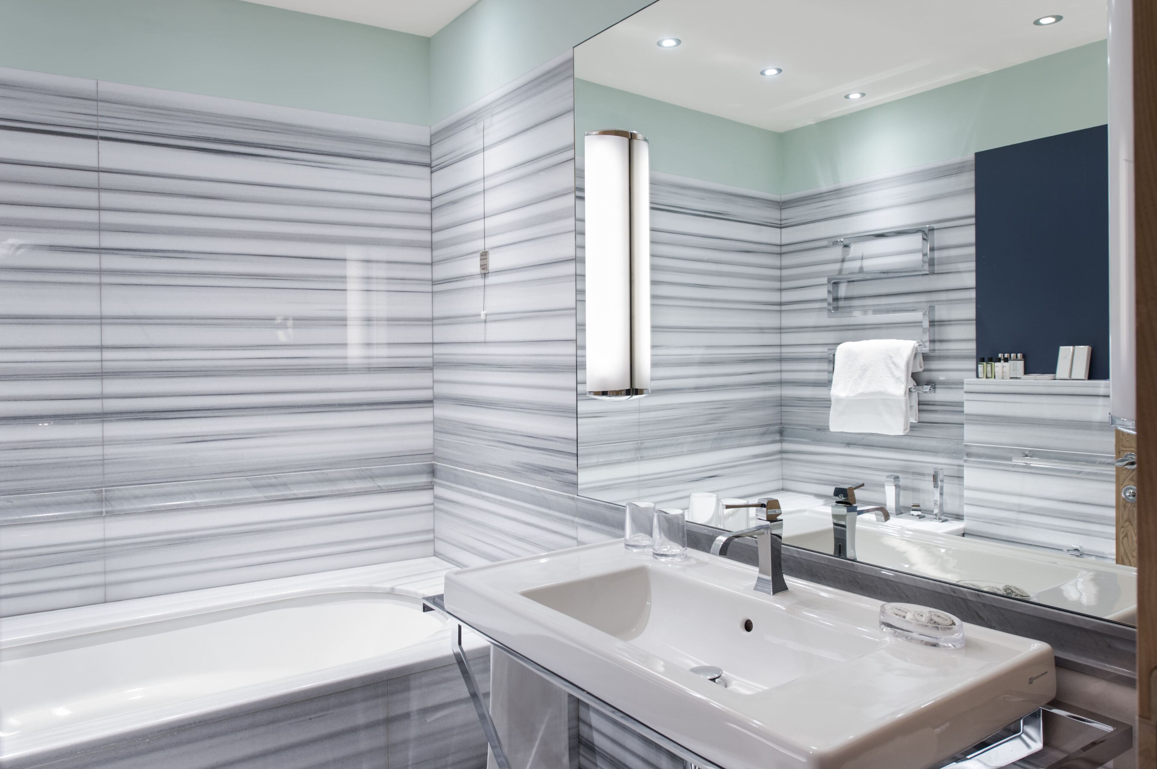 deluxe apartment, annex building (palazzo) | bathroom | eco-friendly toiletries, hair dryer, bathrobes, slippers