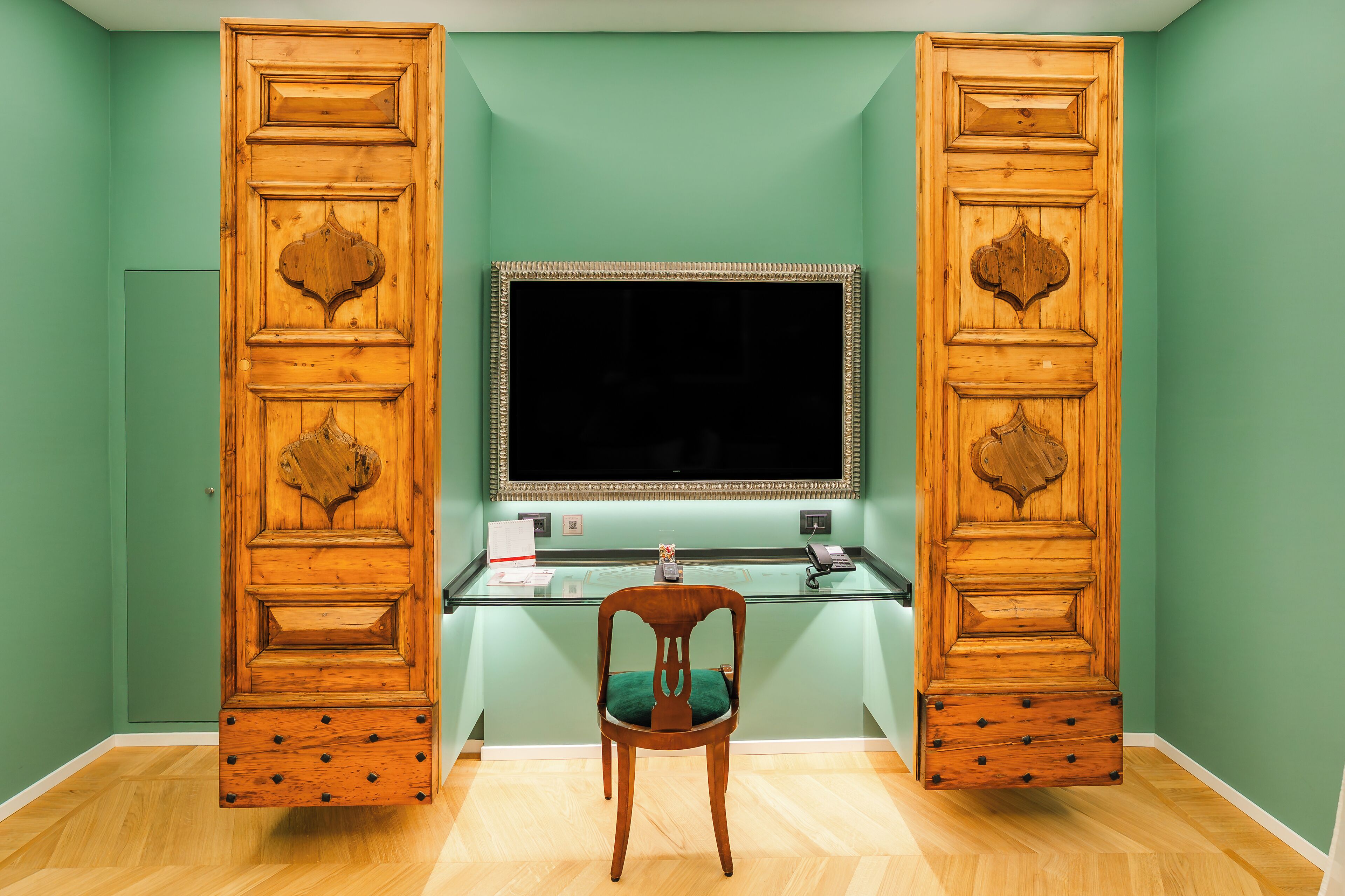 luxury apartment, 1 queen bed with sofa bed, annex building | 1 bedroom, down duvets, minibar, in-room safe