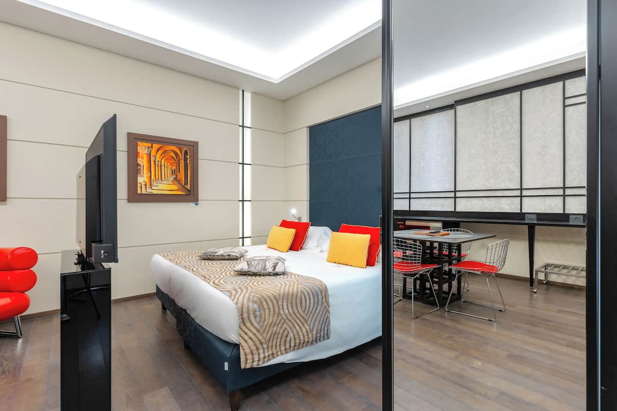 Down comforters, minibar, in-room safe, desk