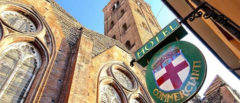 المنشأة من الخارج