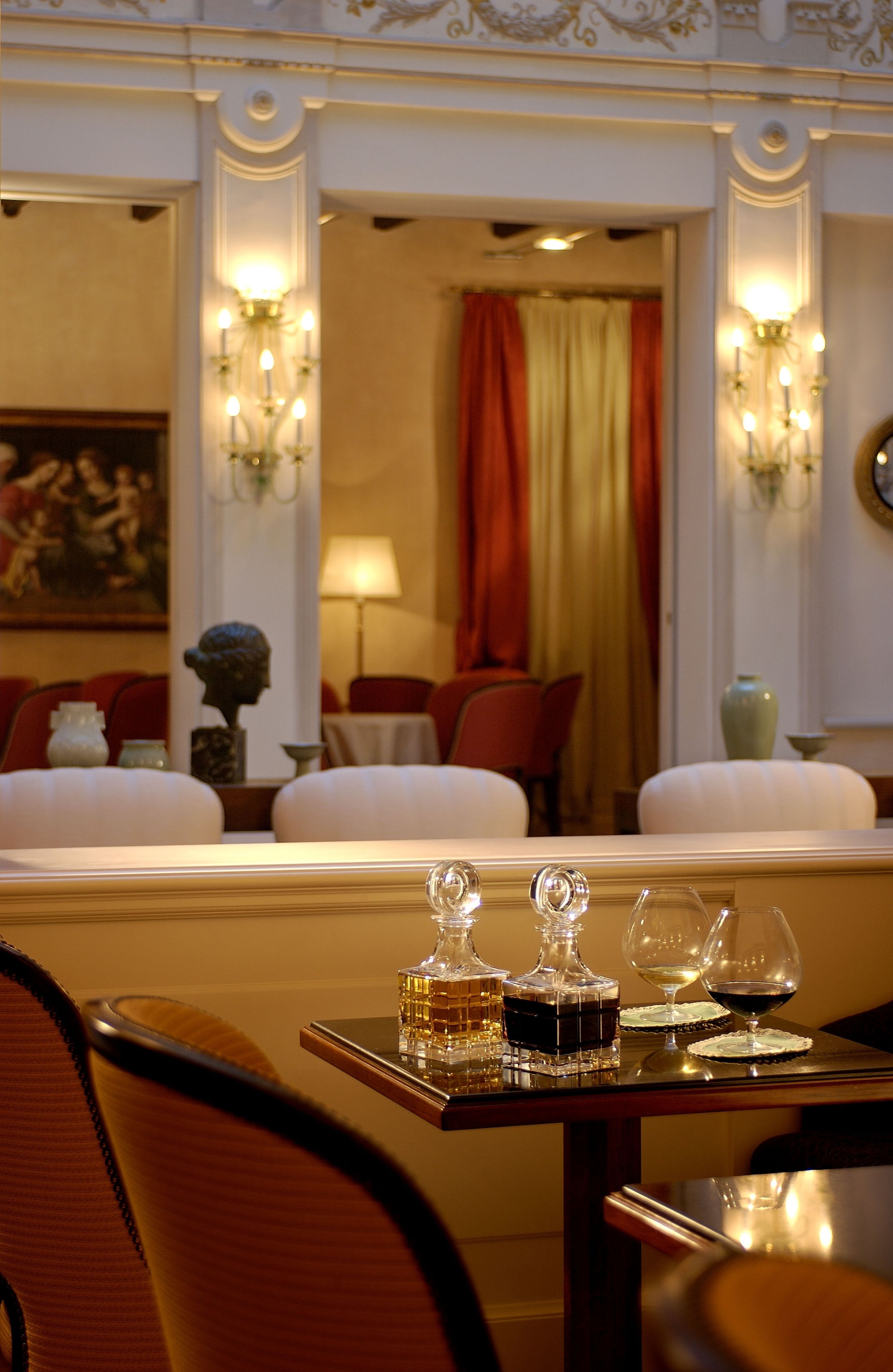 供應早餐、午餐和晚餐，義大利料理