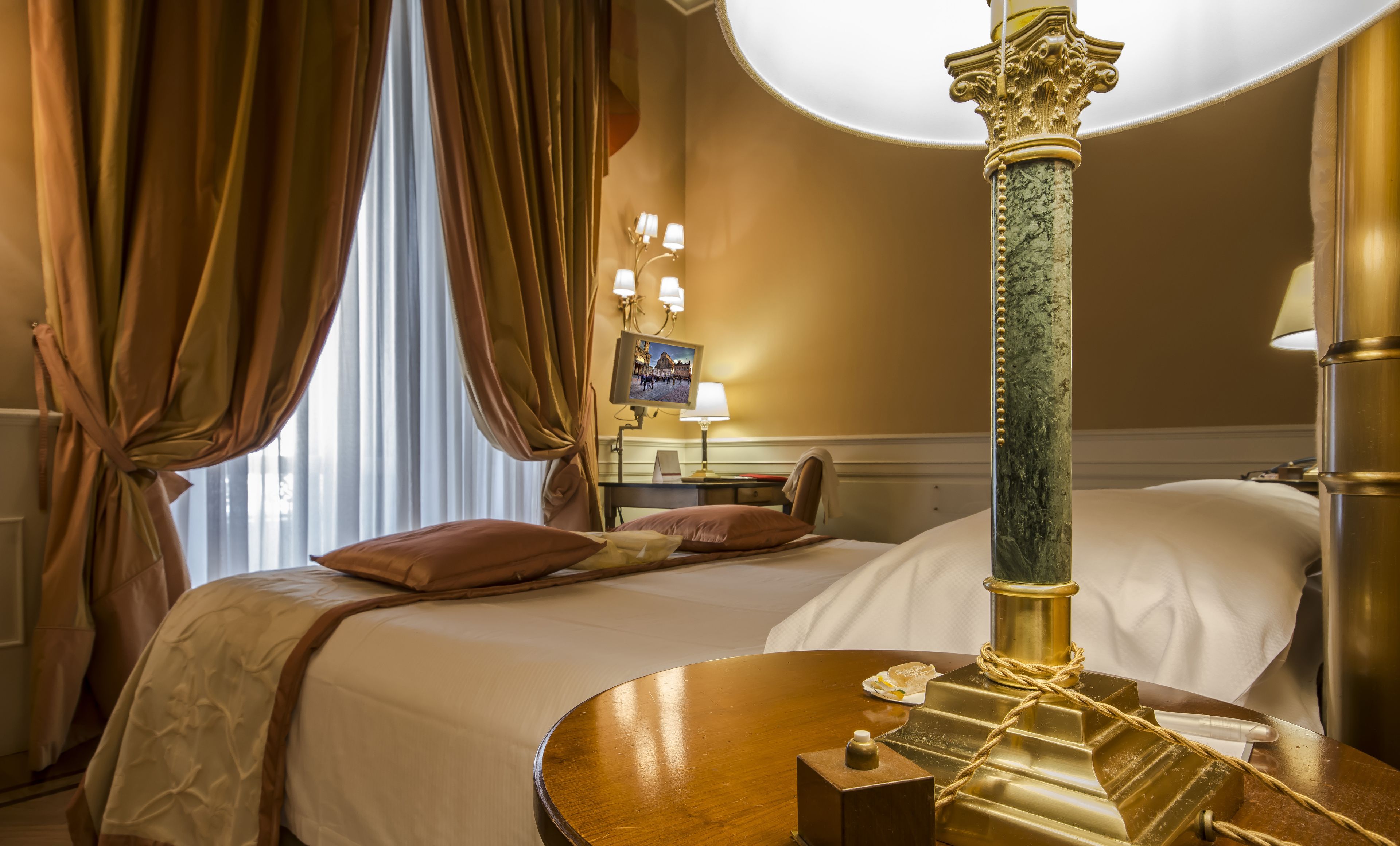 suite, 1 king bed with sofa bed | premium bedding, down duvets, minibar, in-room safe