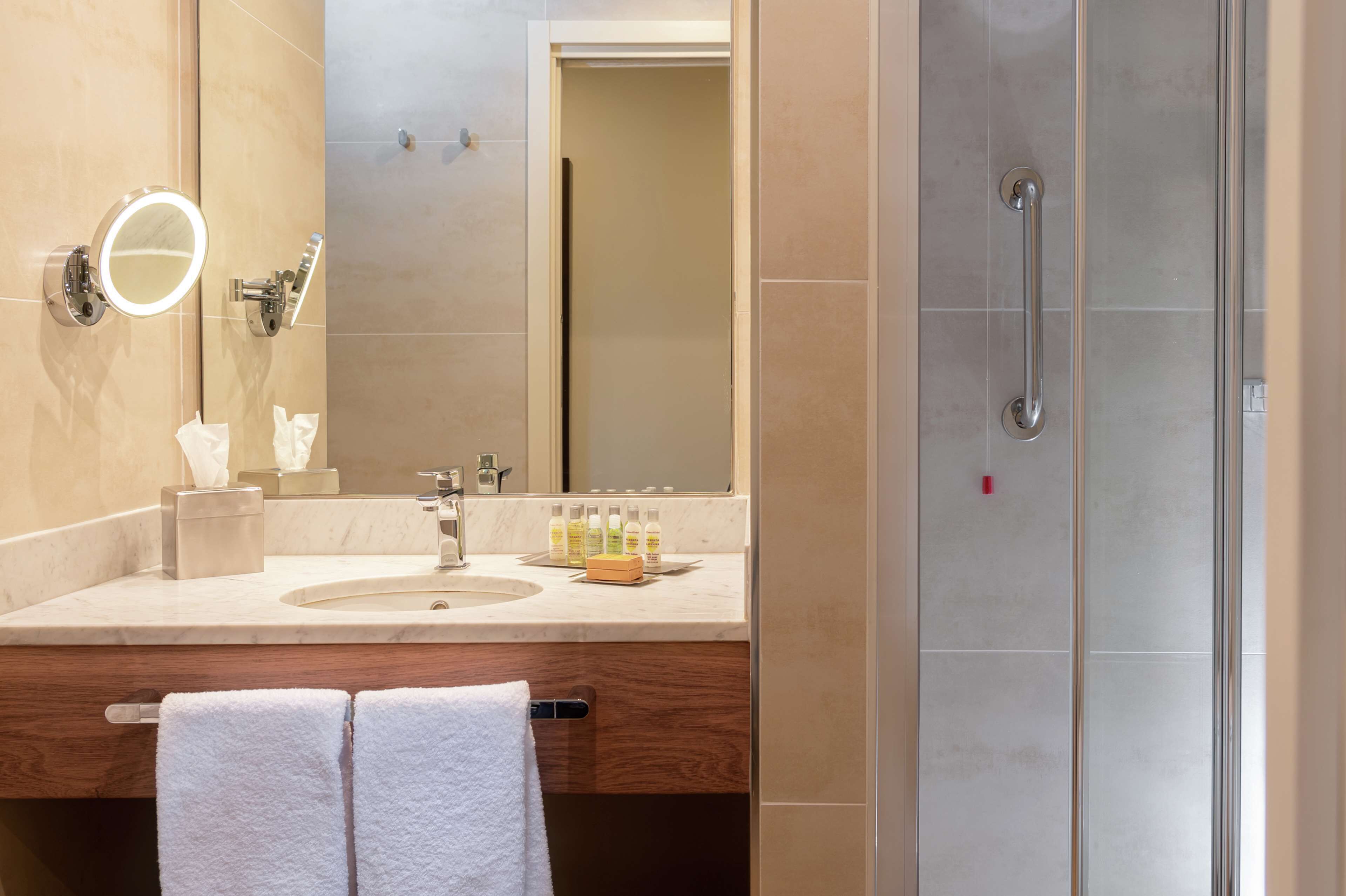 minibar, in-room safe, desk, laptop workspace