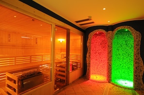 Couples treatment room(s), sauna, hot tub, Turkish bath/hammam