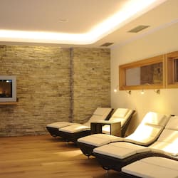Couples treatment rooms, sauna, hot tub, Turkish bath, body treatments
