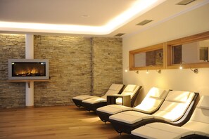 Behandelingskamers voor koppels, een sauna, een bubbelbad