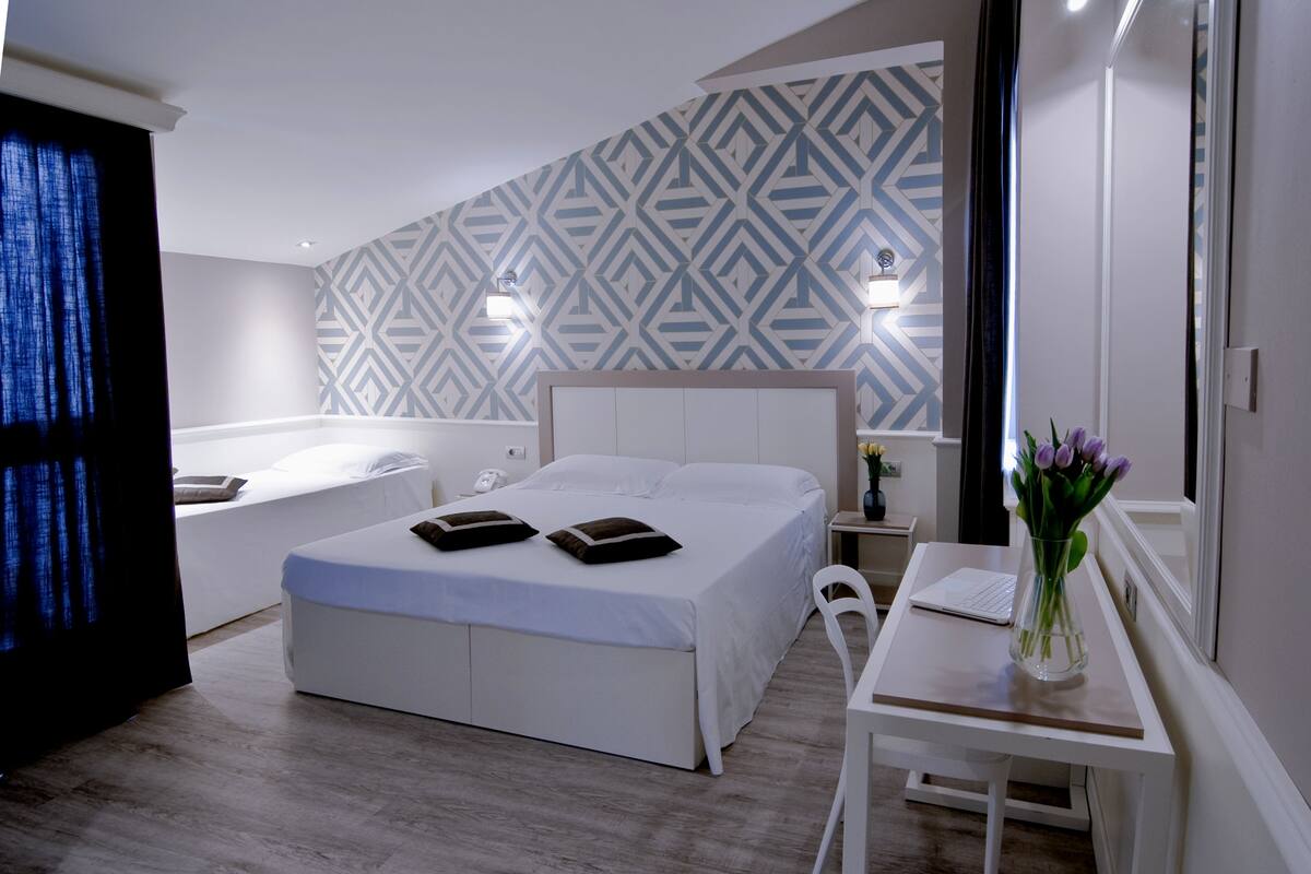 Ropa de cama hipoalergénica y minibar 