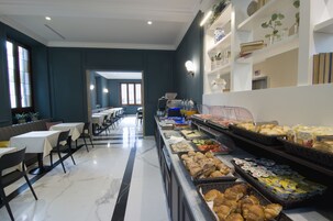 Free daily buffet breakfast
