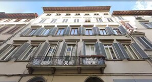 Front of property - BYPILLOW Goldoni (Florence)